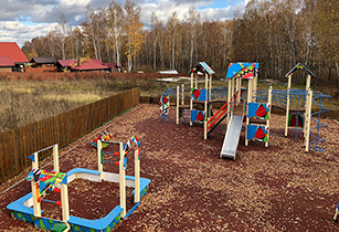 В поселке открыли спортивную и детскую площадки! 
