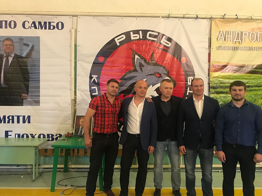 Фото турнира по самбо в память об учредителе поселка «Романовские дачи» 